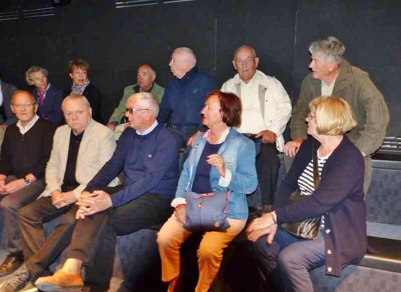 02_P1000828 (Clement).jpg - ... poursuivent quelques visites...